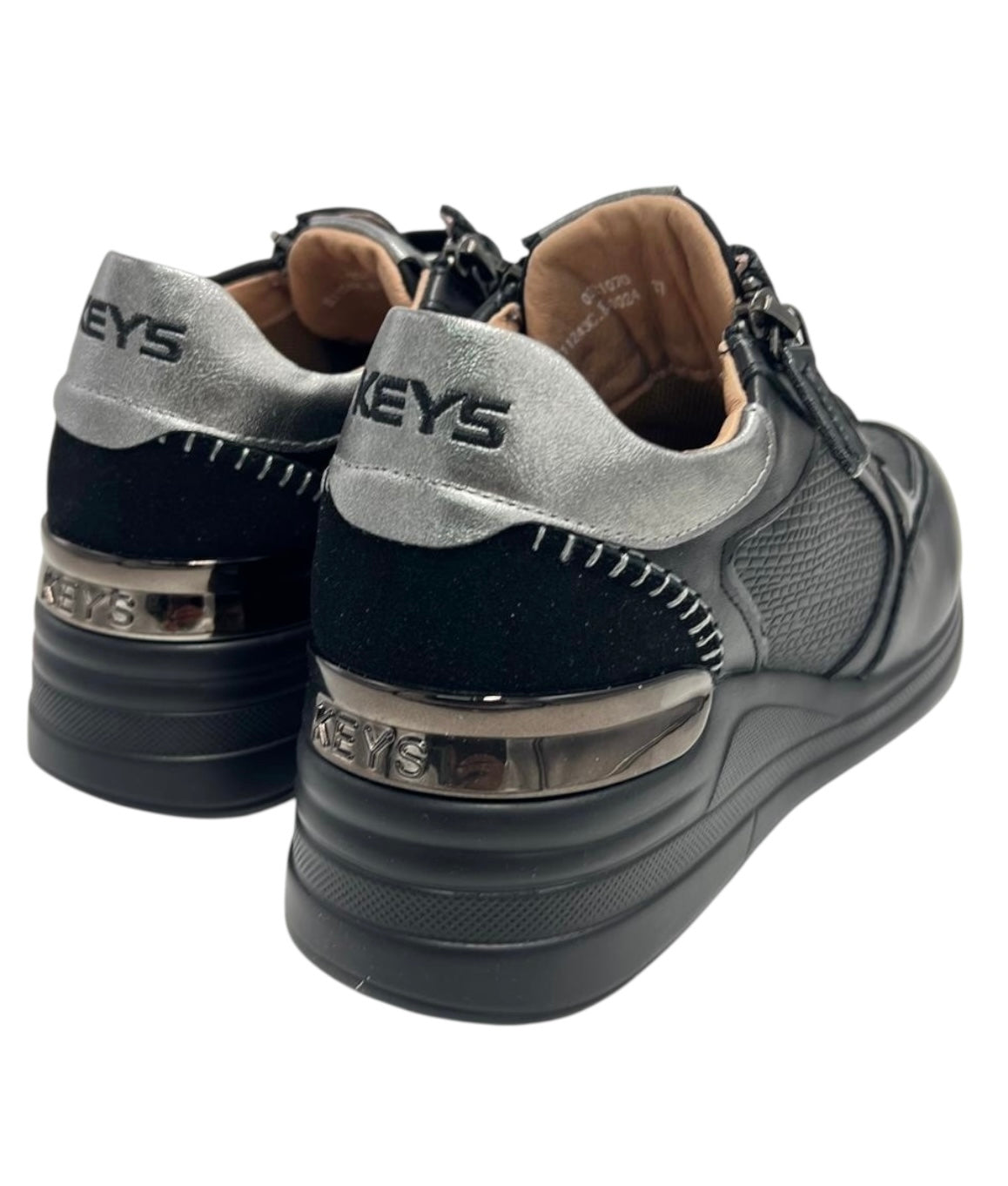 SNEAKERS KEYS K-11243